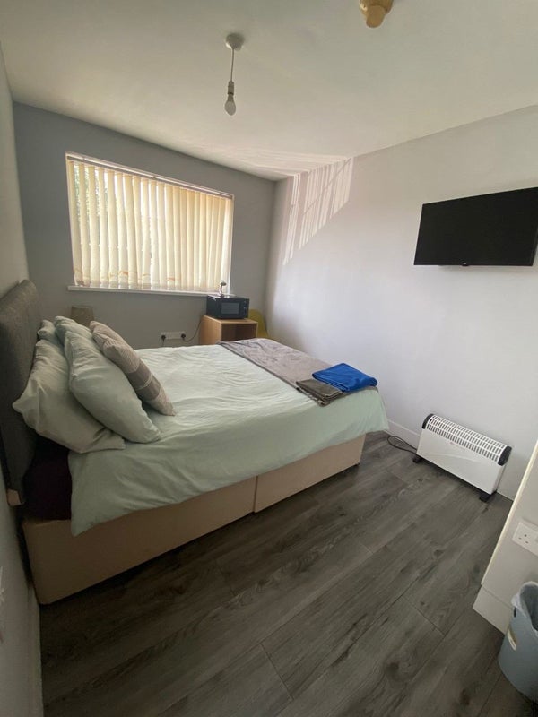Room Cranmore Road in Metropolitan Borough of Solihull