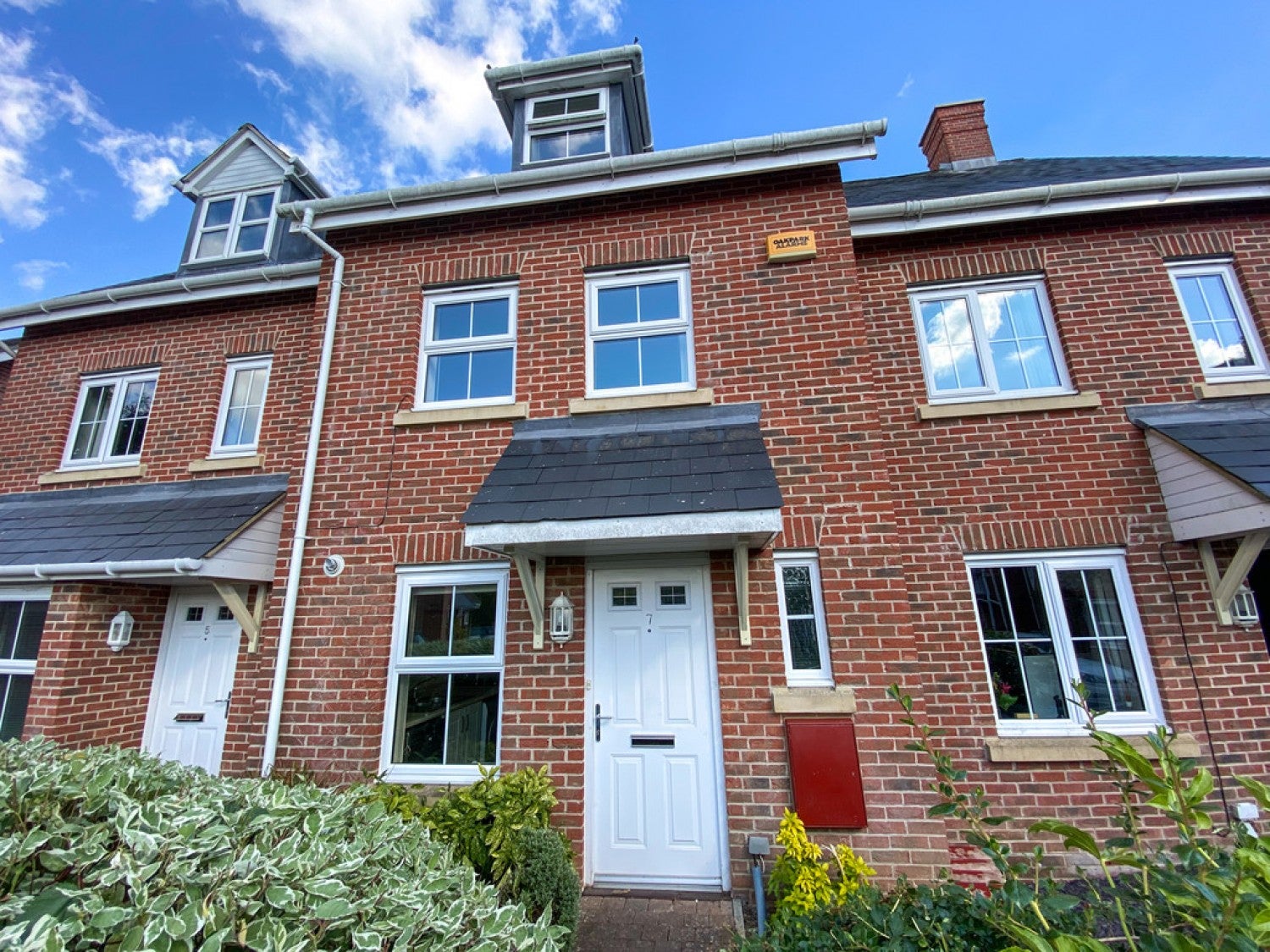 House Goldcrest Way in East Hampshire