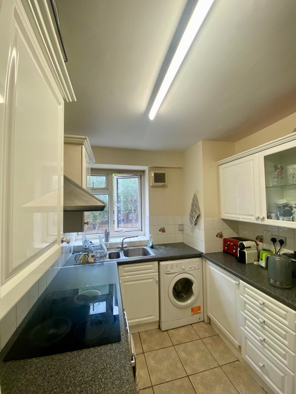 Room Clapham Park Road in Greater London