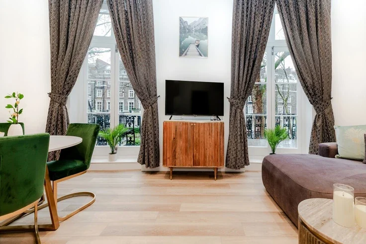 Flat Sussex Gardens in City of Westminster