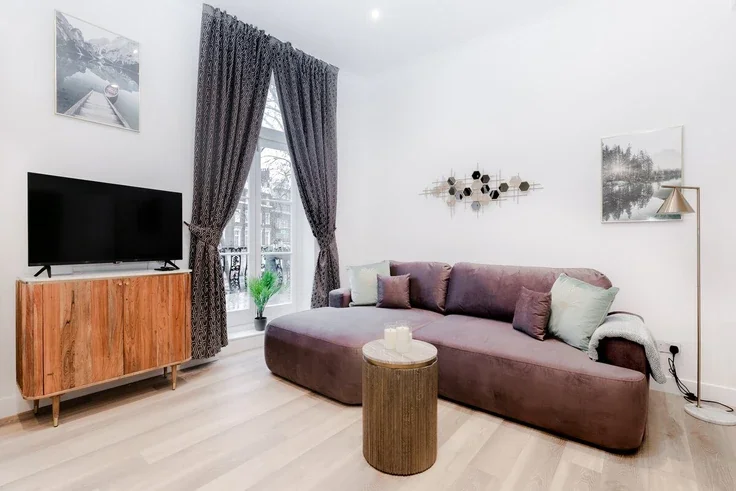 Flat Sussex Gardens in City of Westminster