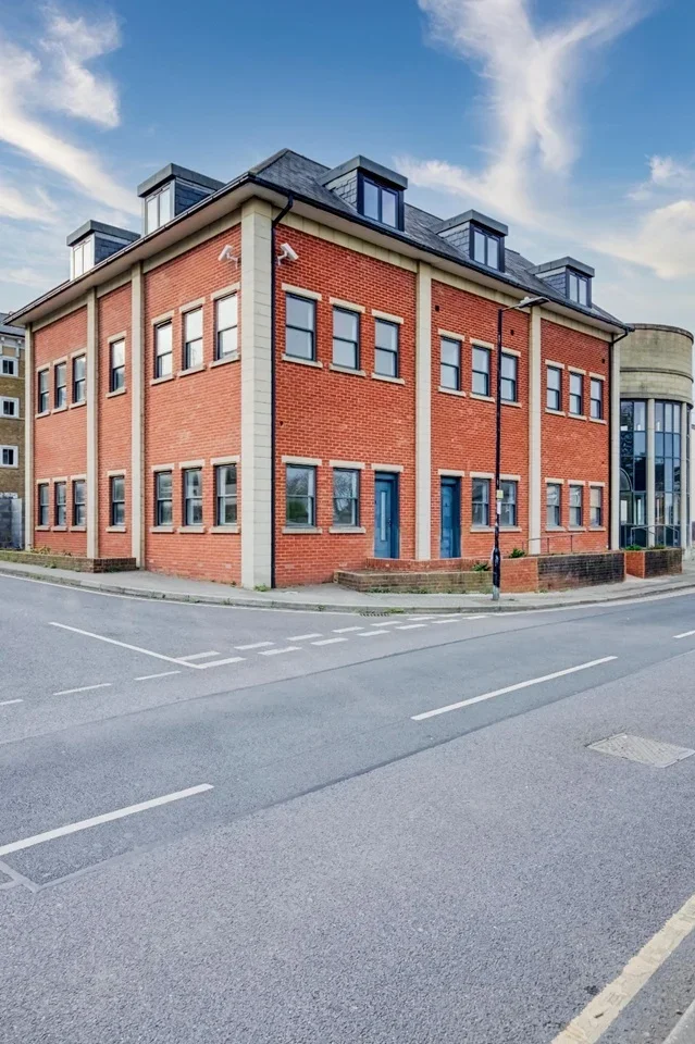 Flat Glebe Road in Chelmsford