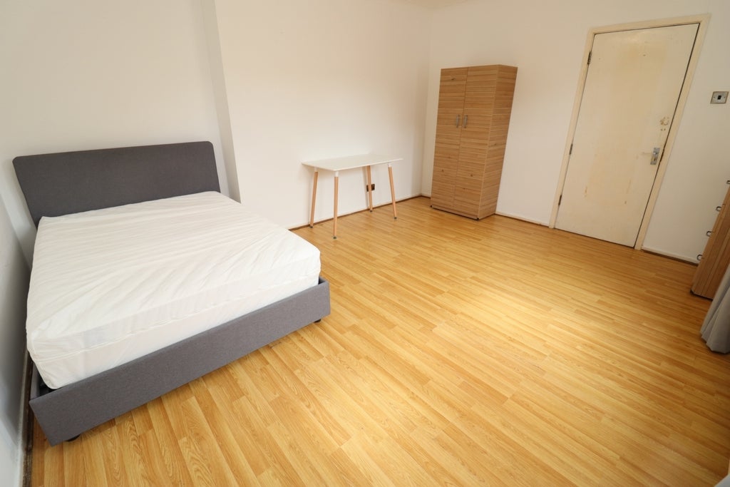 Room Globe Road in Greater London