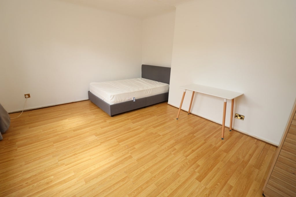 Room Globe Road in Greater London