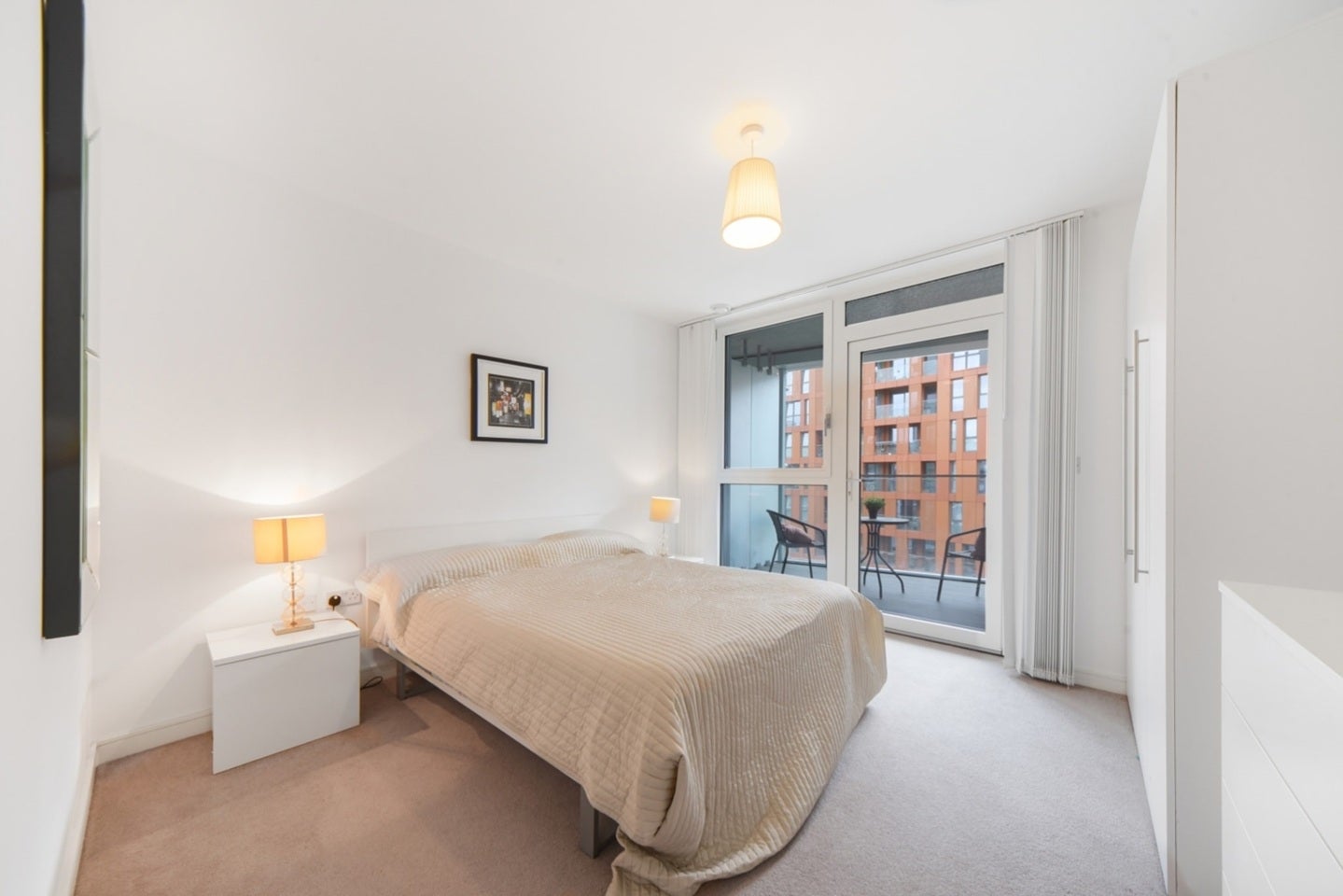 Flat Cable Walk in Greater London