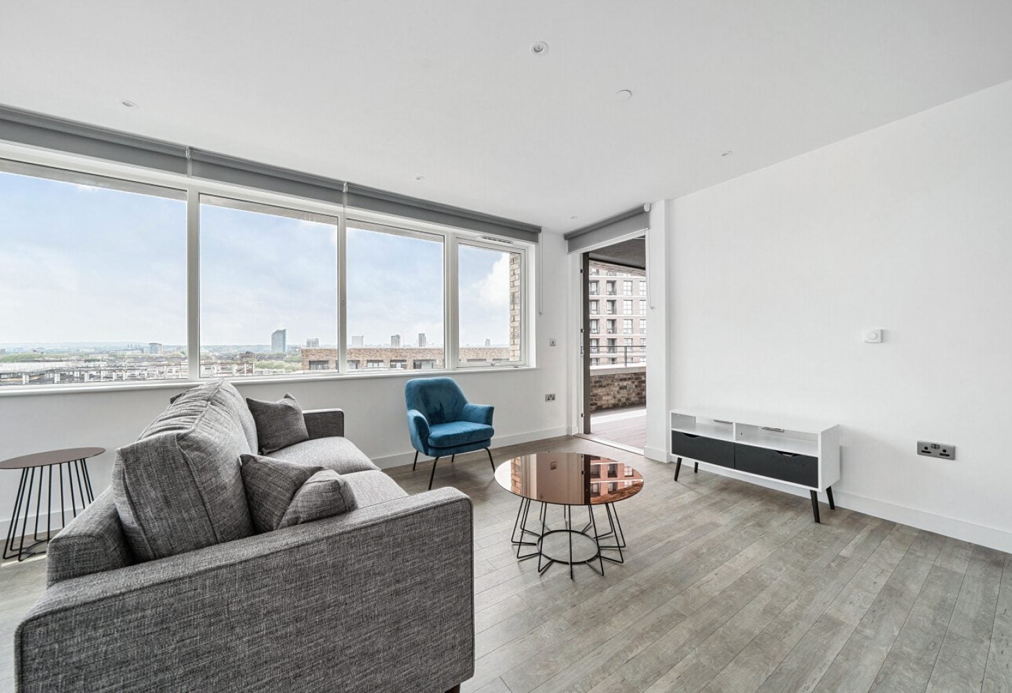 Flat Surrey Quays Road in Greater London