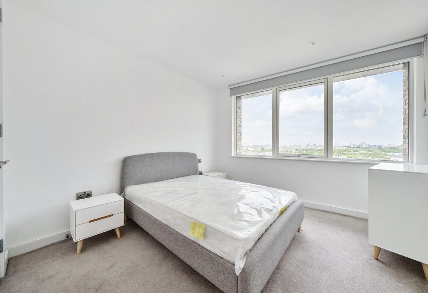 Flat Surrey Quays Road in Greater London