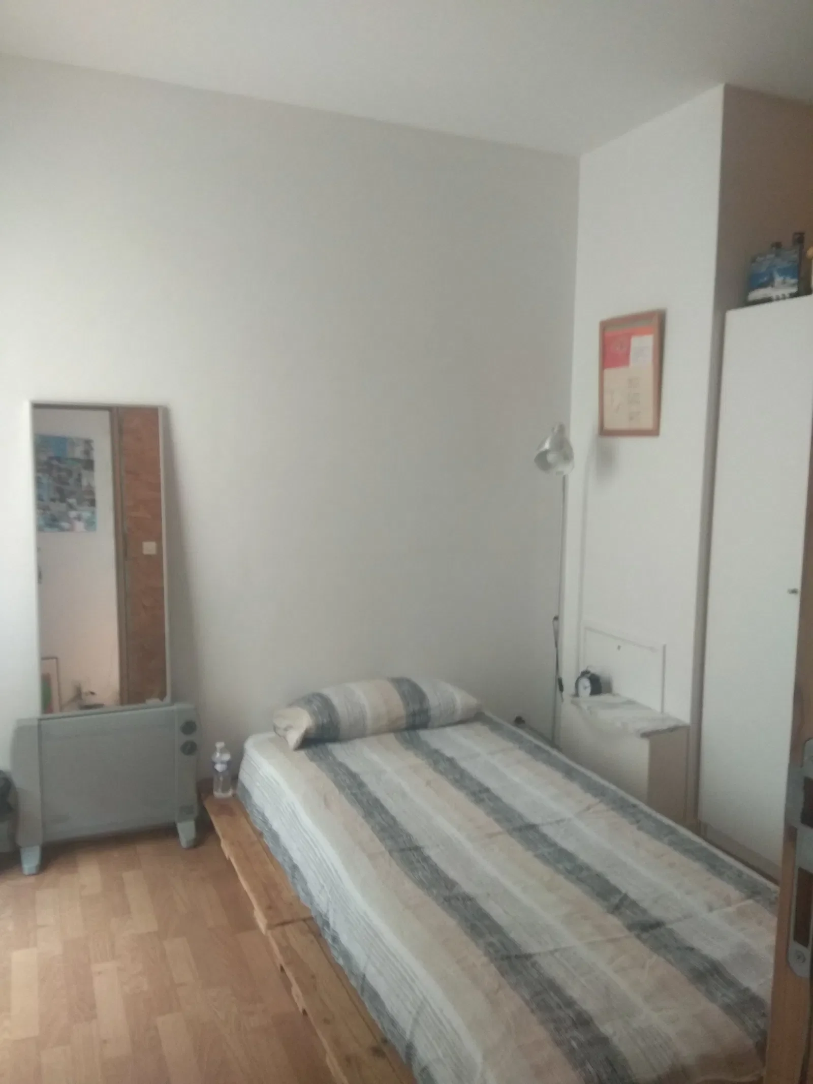 Room Rue de Belleville in Paris