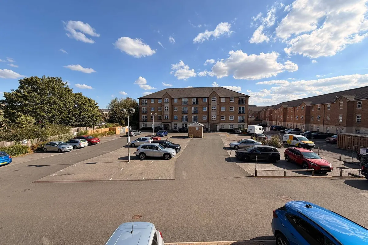 Flat Lion Court in Northampton