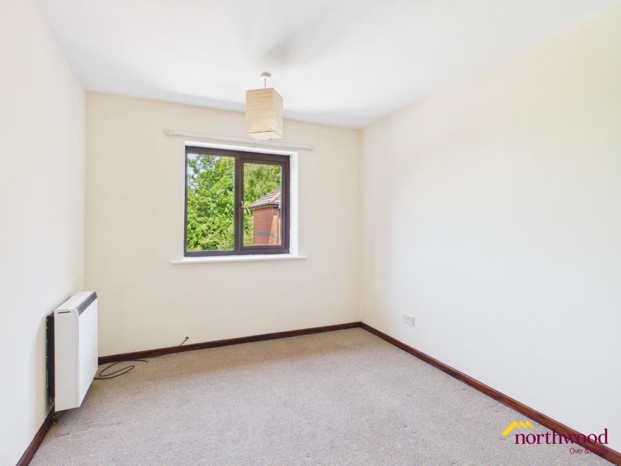 Flat Glebedale Court in Stoke-on-Trent