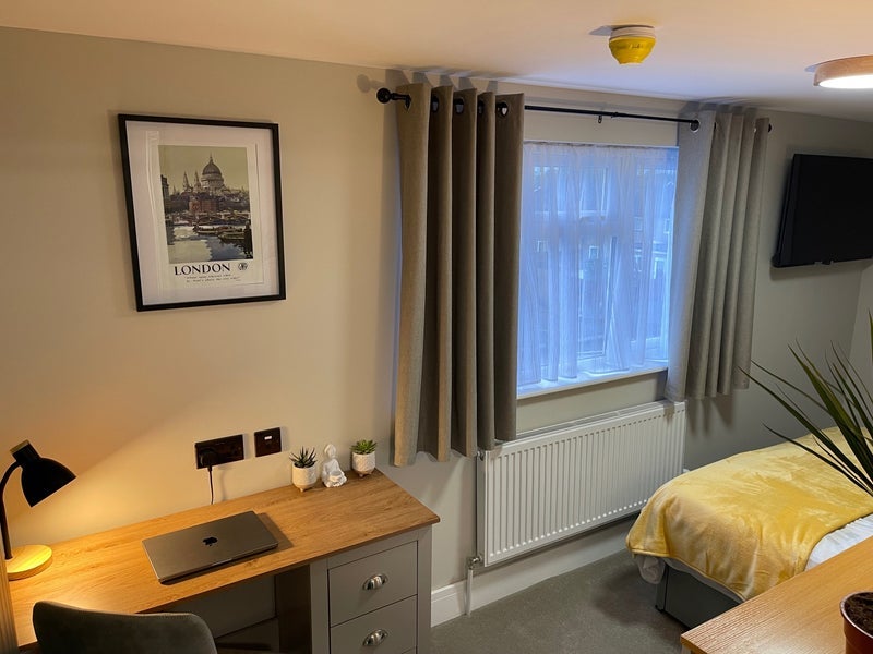 Room Delimands in Basildon