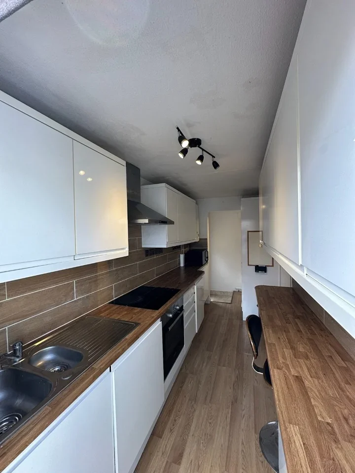 Flat Malvern Road in Greater London