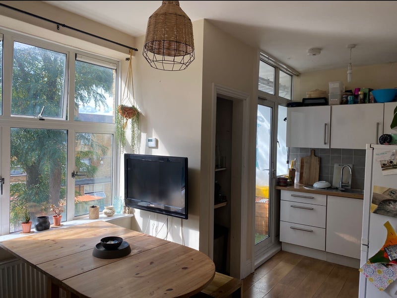 Flat Denmark Road in Greater London