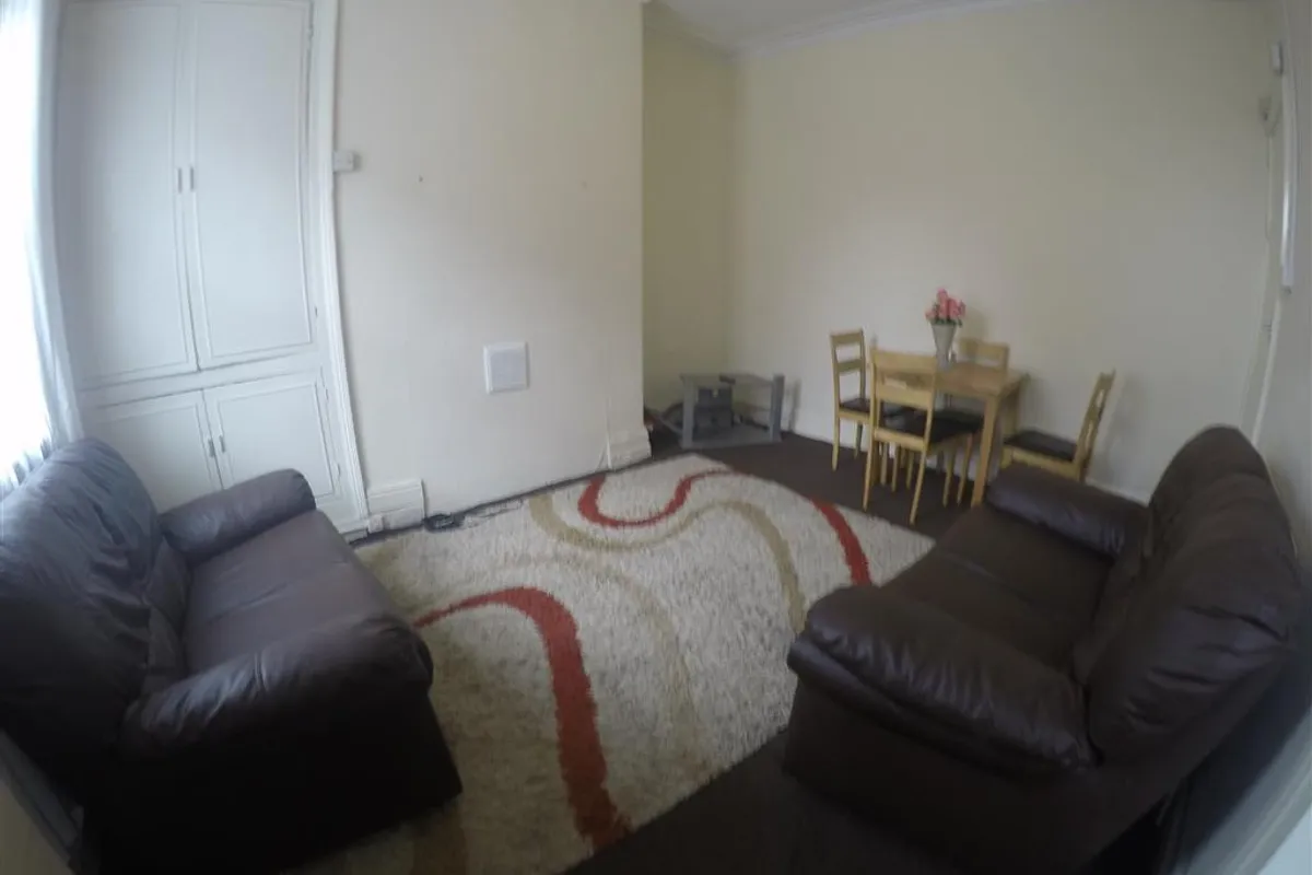 Room Harold Grove in Leeds