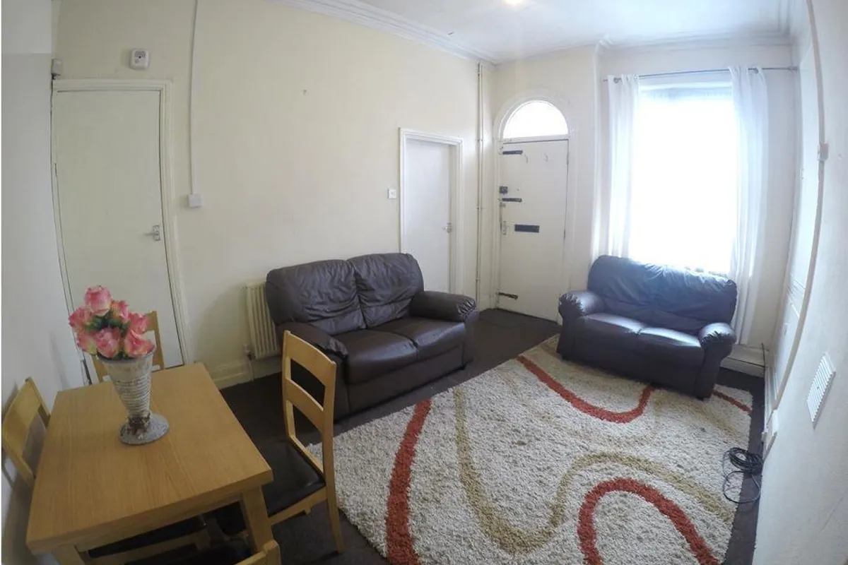 Room Harold Grove in Leeds