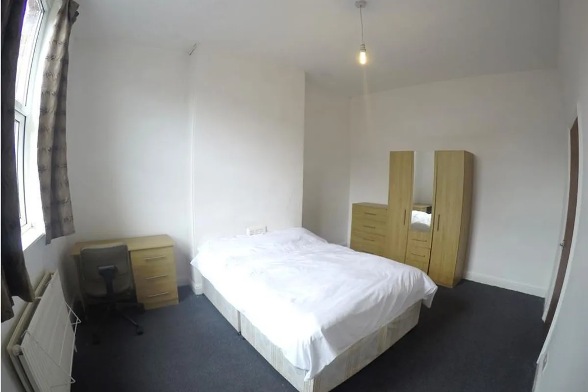 Room Harold Grove in Leeds