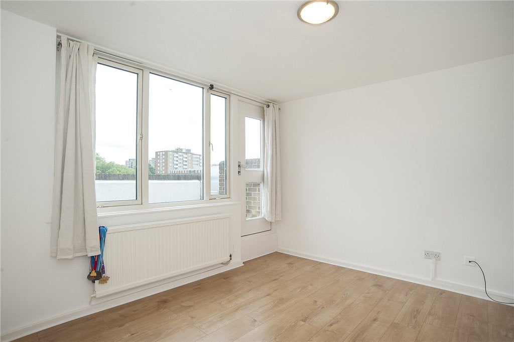 Flat Market Place in Greater London