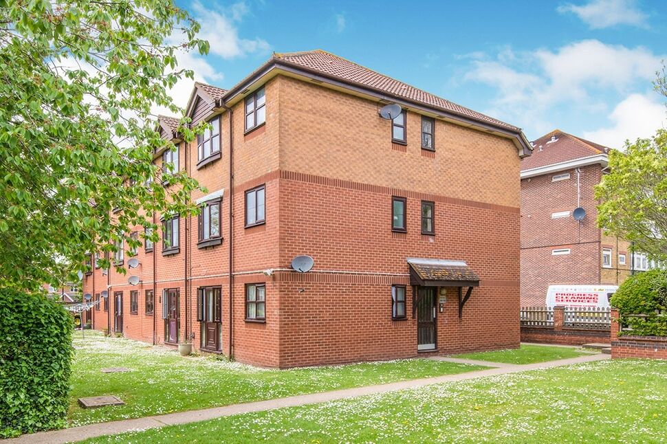Flat Brunel Road in Southampton