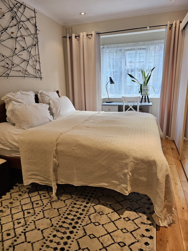 Room Fairlawn Avenue in Greater London