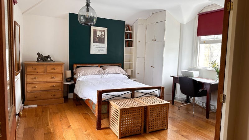 Flat Carlingford Road in Greater London