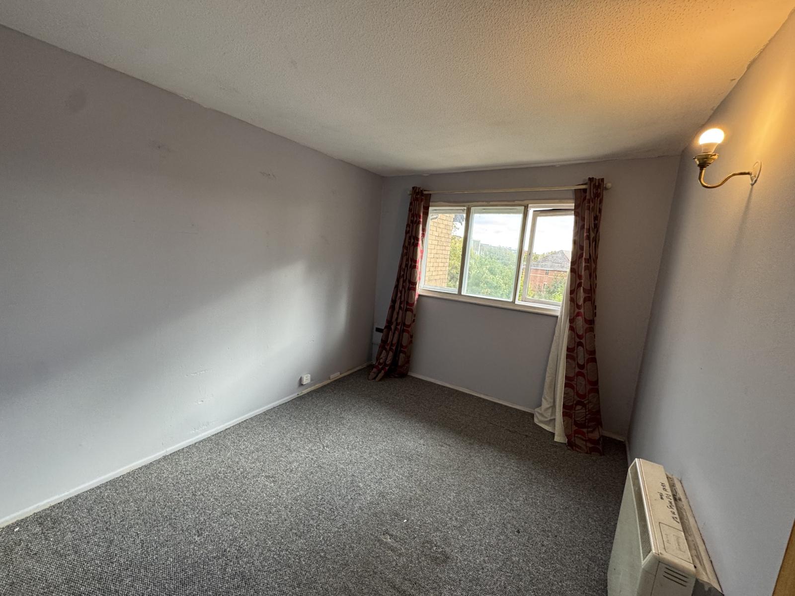 Flat Pycroft Way in London