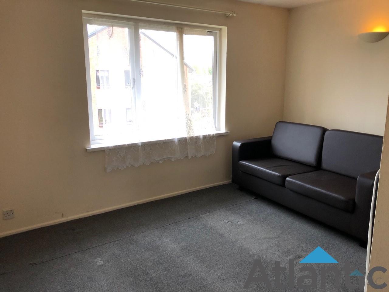 Flat Pycroft Way in Greater London