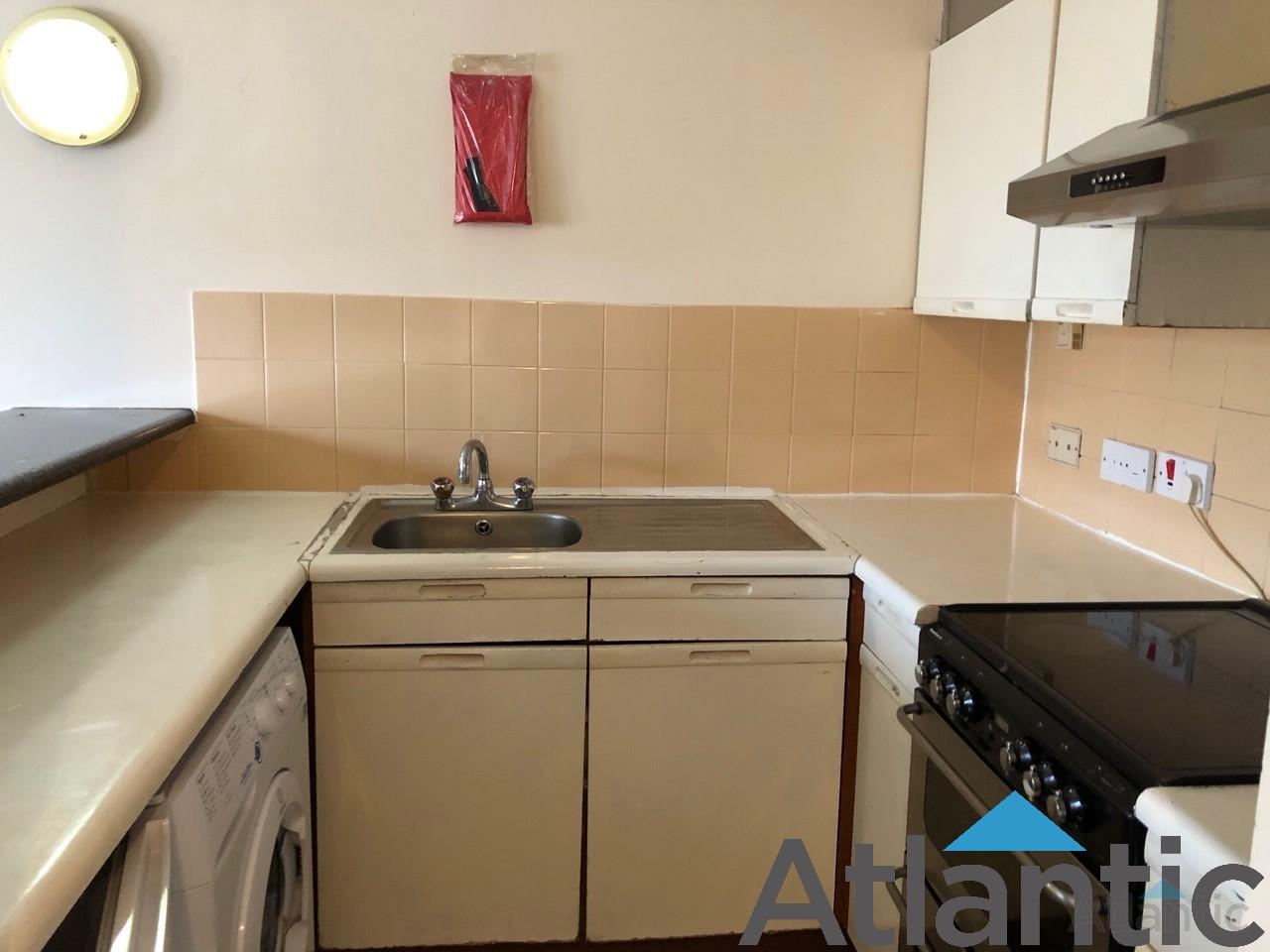 Flat Pycroft Way in Greater London
