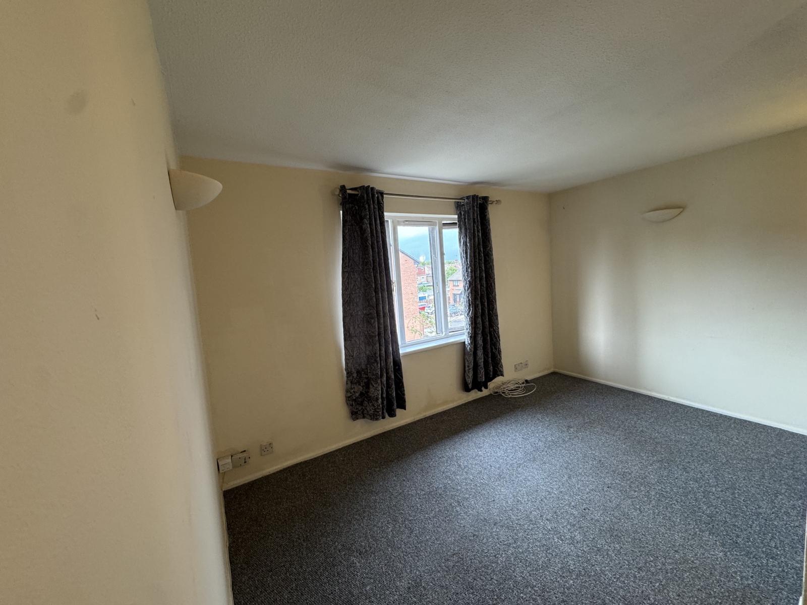 Flat Pycroft Way in London
