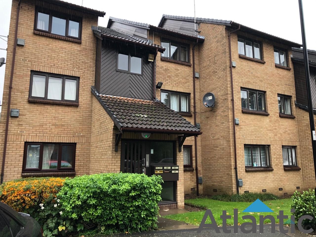 Flat Pycroft Way in Greater London