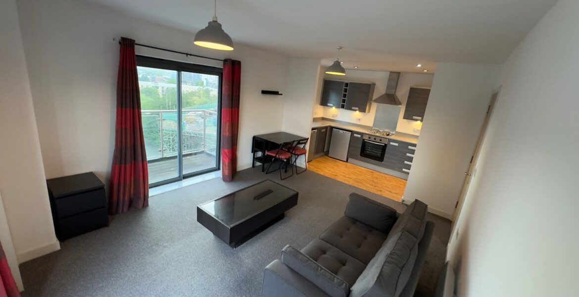 Flat Bouverie Court in Leeds