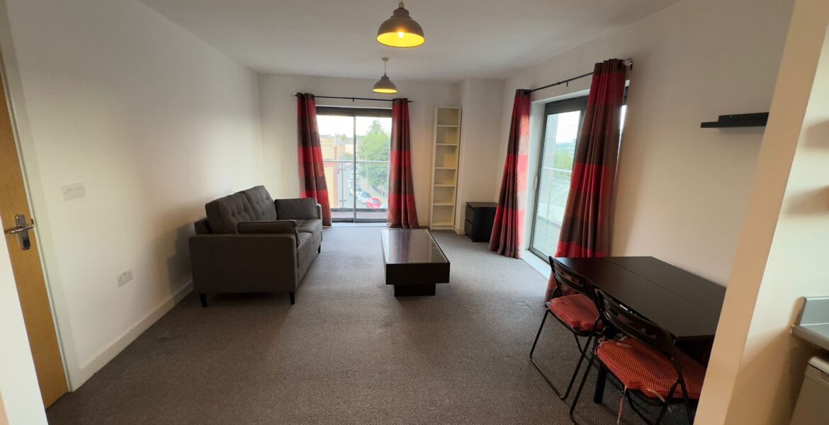 Flat Bouverie Court in Leeds