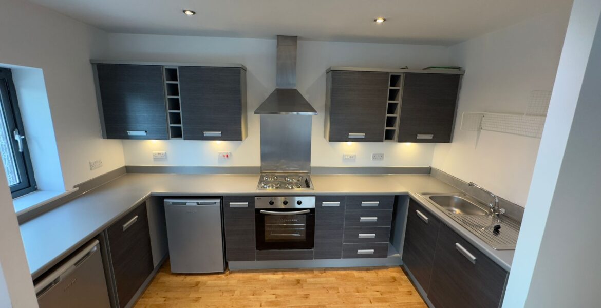 Flat Bouverie Court in Leeds