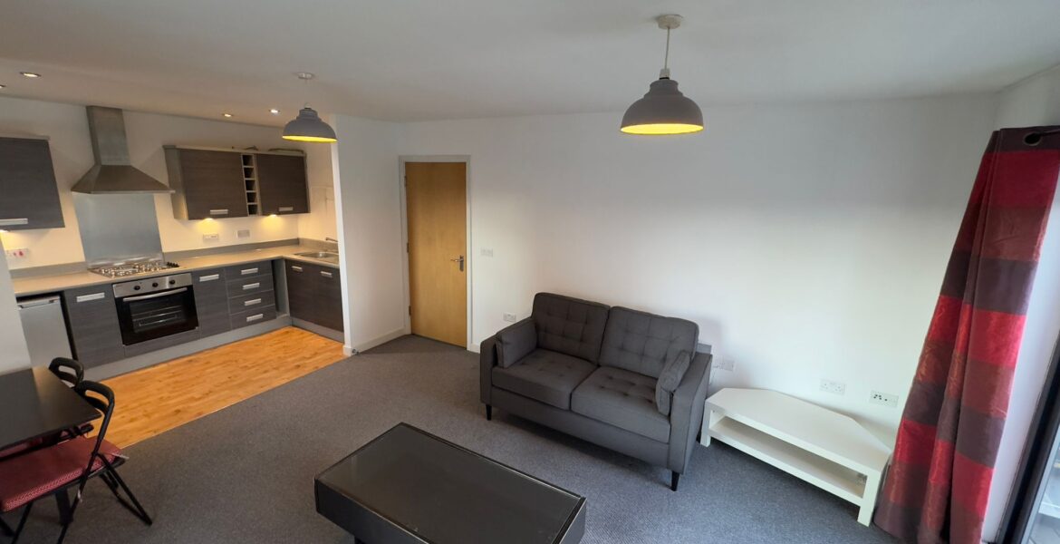 Flat Bouverie Court in Leeds