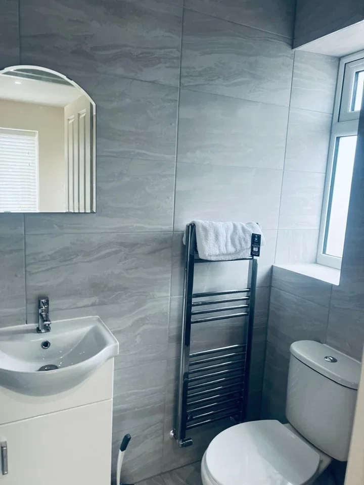 Flat Russet Close in Staines-Upon-Thames