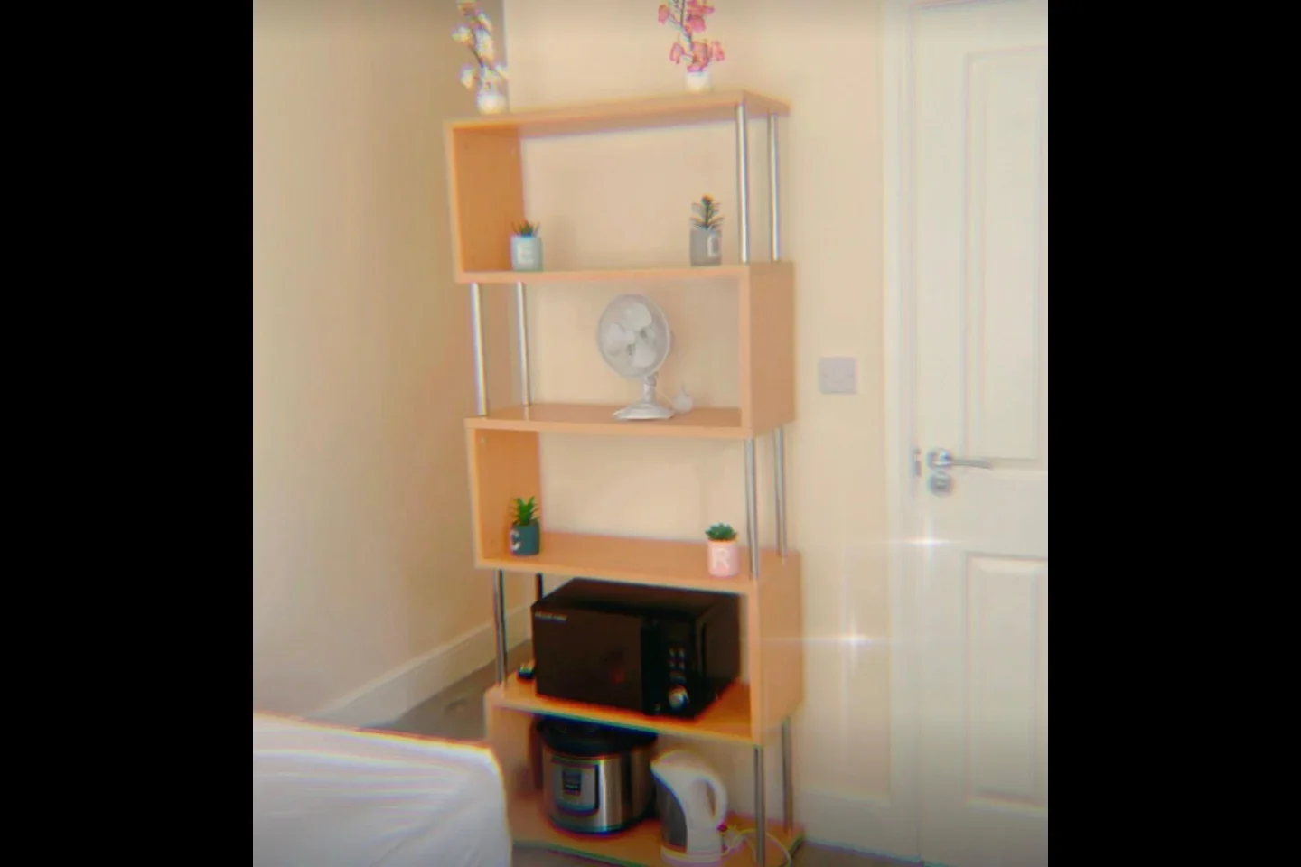 Flat Russet Close in Staines-Upon-Thames