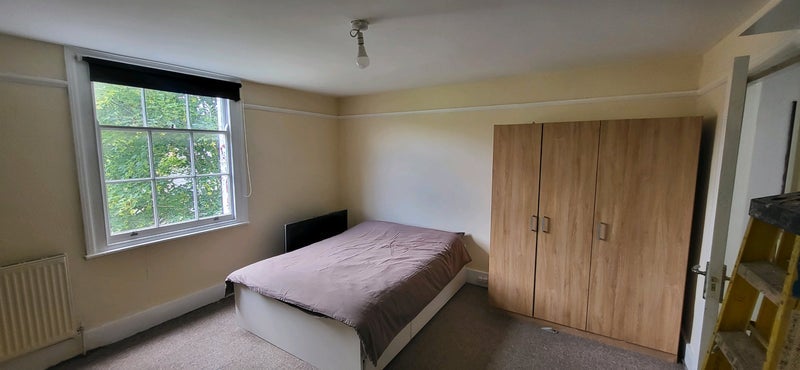 Room Acre Lane in Greater London