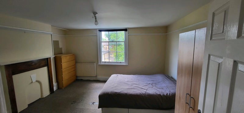 Room Acre Lane in Greater London