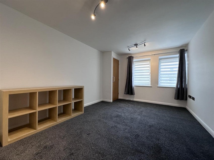 Flat Charlton Road in Bristol