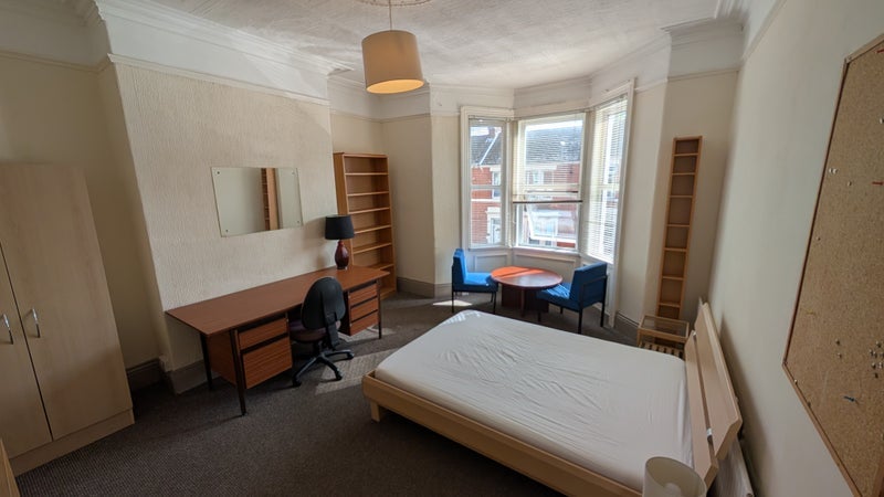 Flat Wingrove Avenue in Newcastle upon Tyne