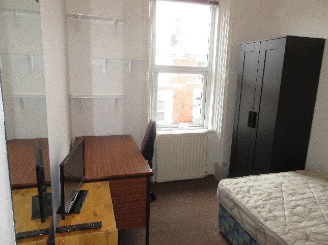 Flat Wingrove Avenue in Newcastle upon Tyne