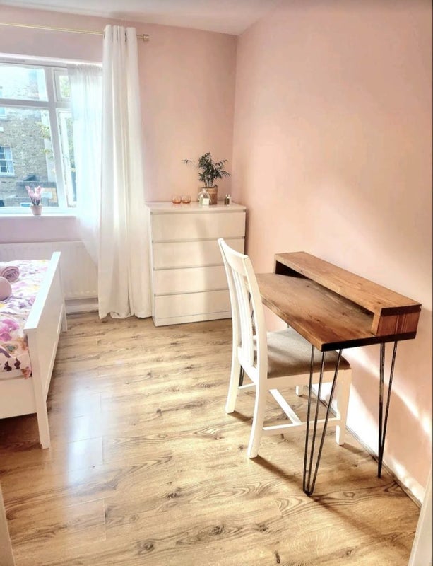 Room Mandela Street in Greater London