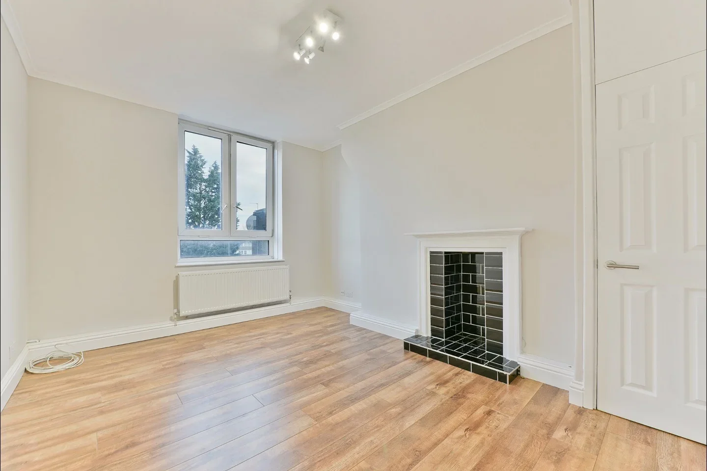 Flat Kinglake Street in Greater London