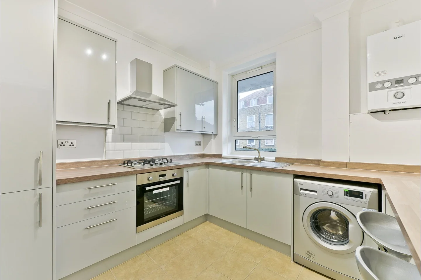 Flat Kinglake Street in Greater London