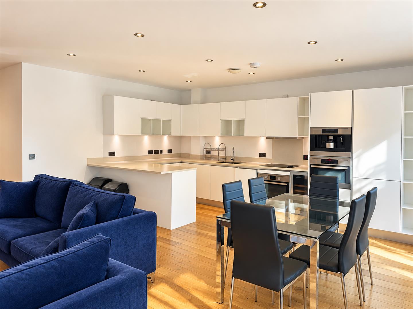 Flat Finchley Road in Greater London