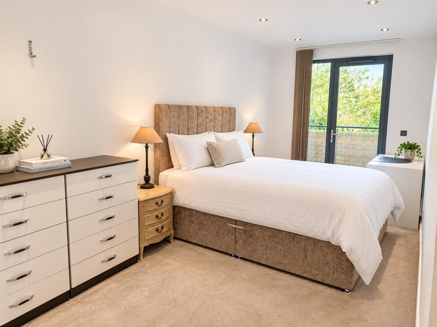 Flat Finchley Road in Greater London