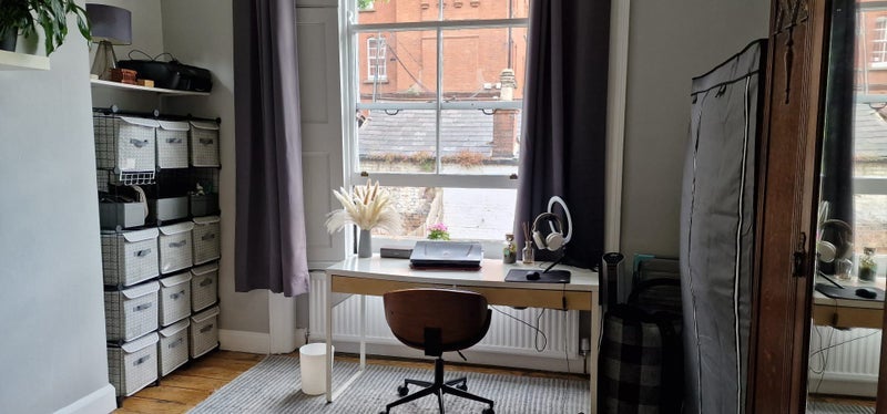 Room Sears Street in Greater London
