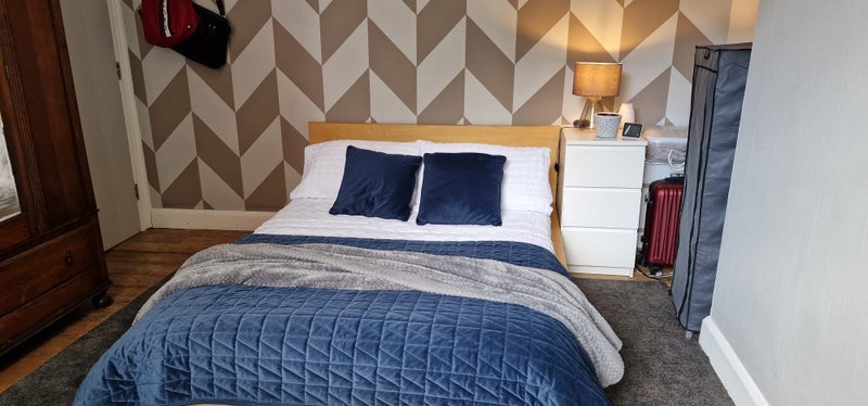 Room Sears Street in Greater London