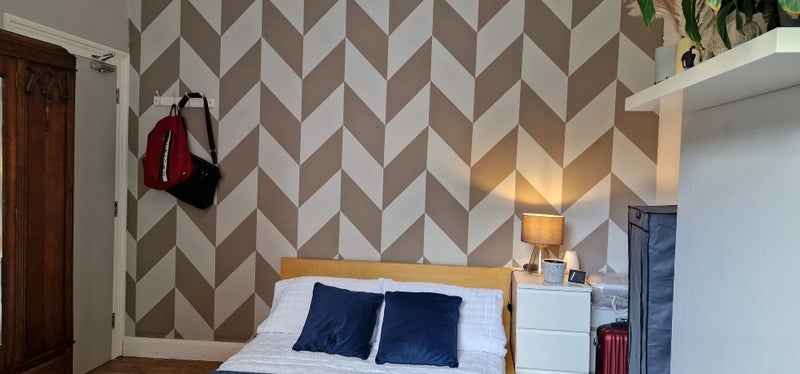 Room Sears Street in Greater London