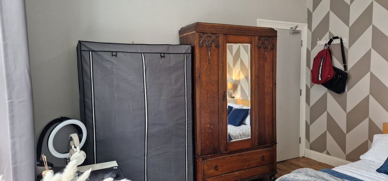 Room Sears Street in Greater London