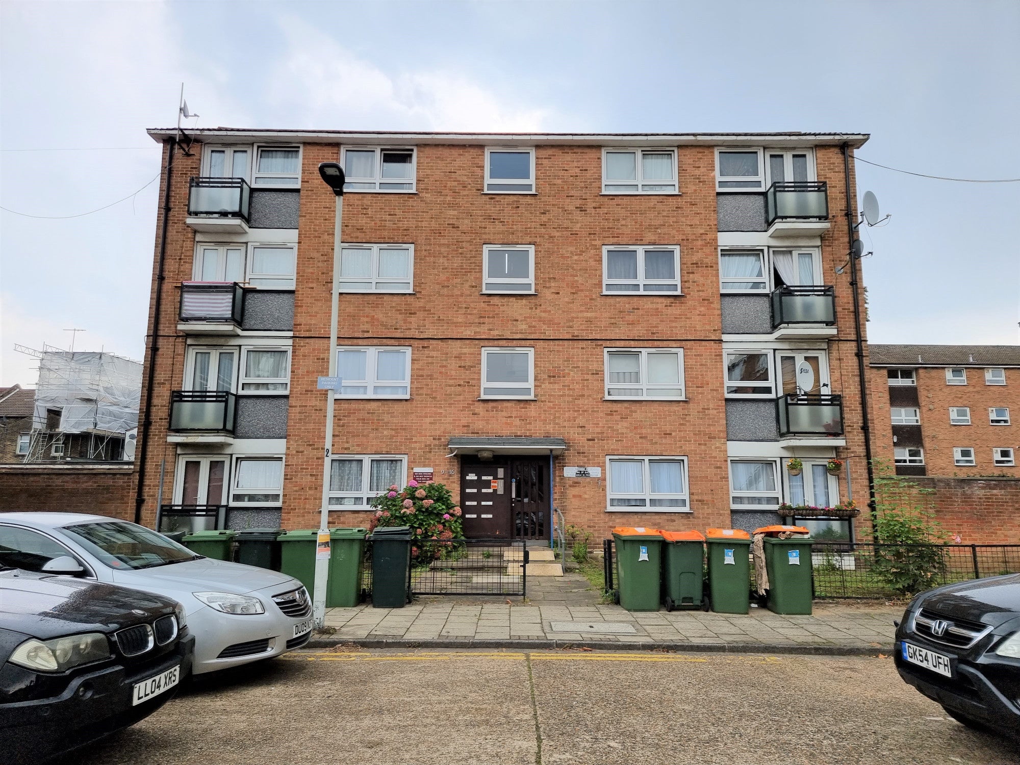 Flat Barnes Close in Greater London